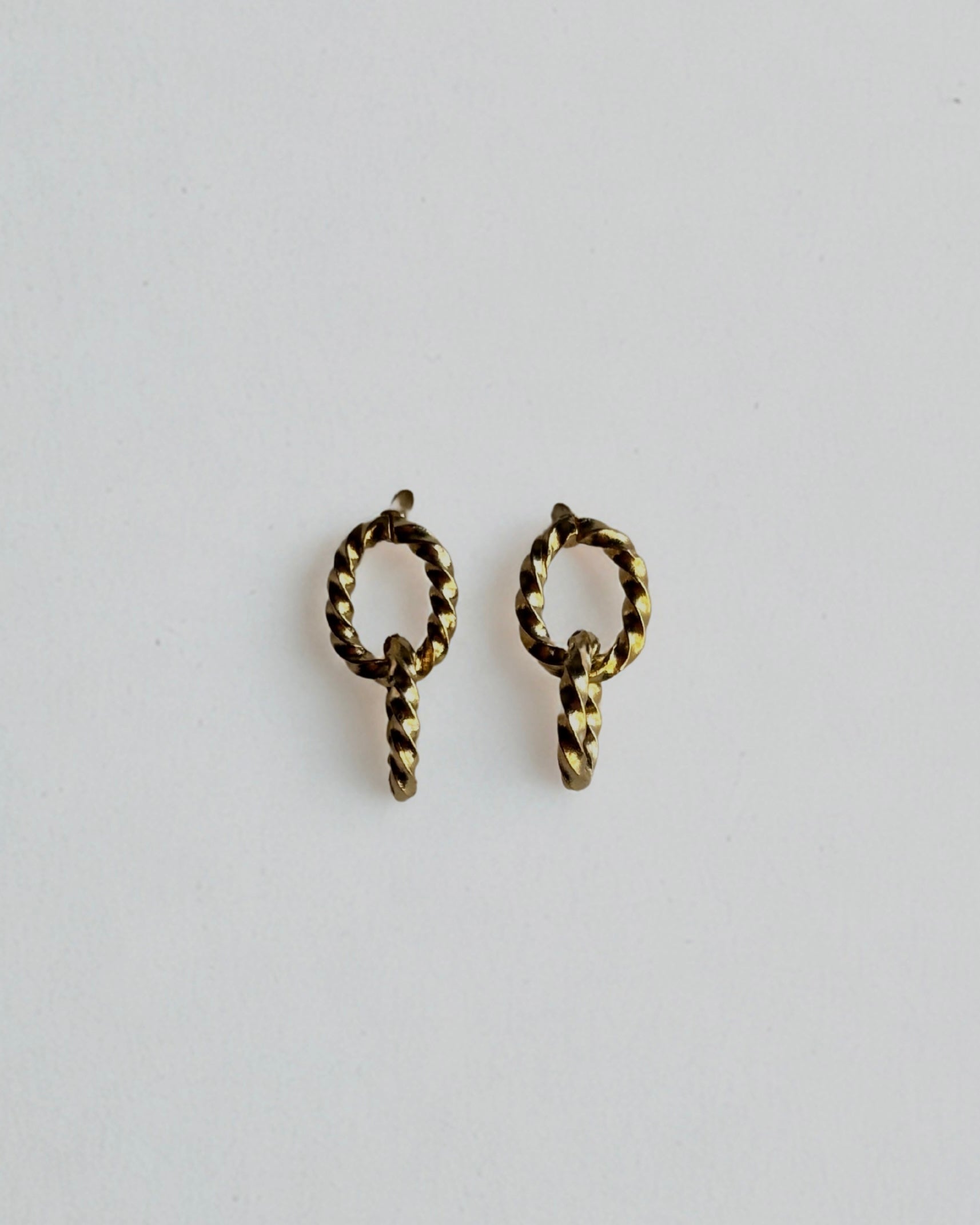 Pendientes Lisu