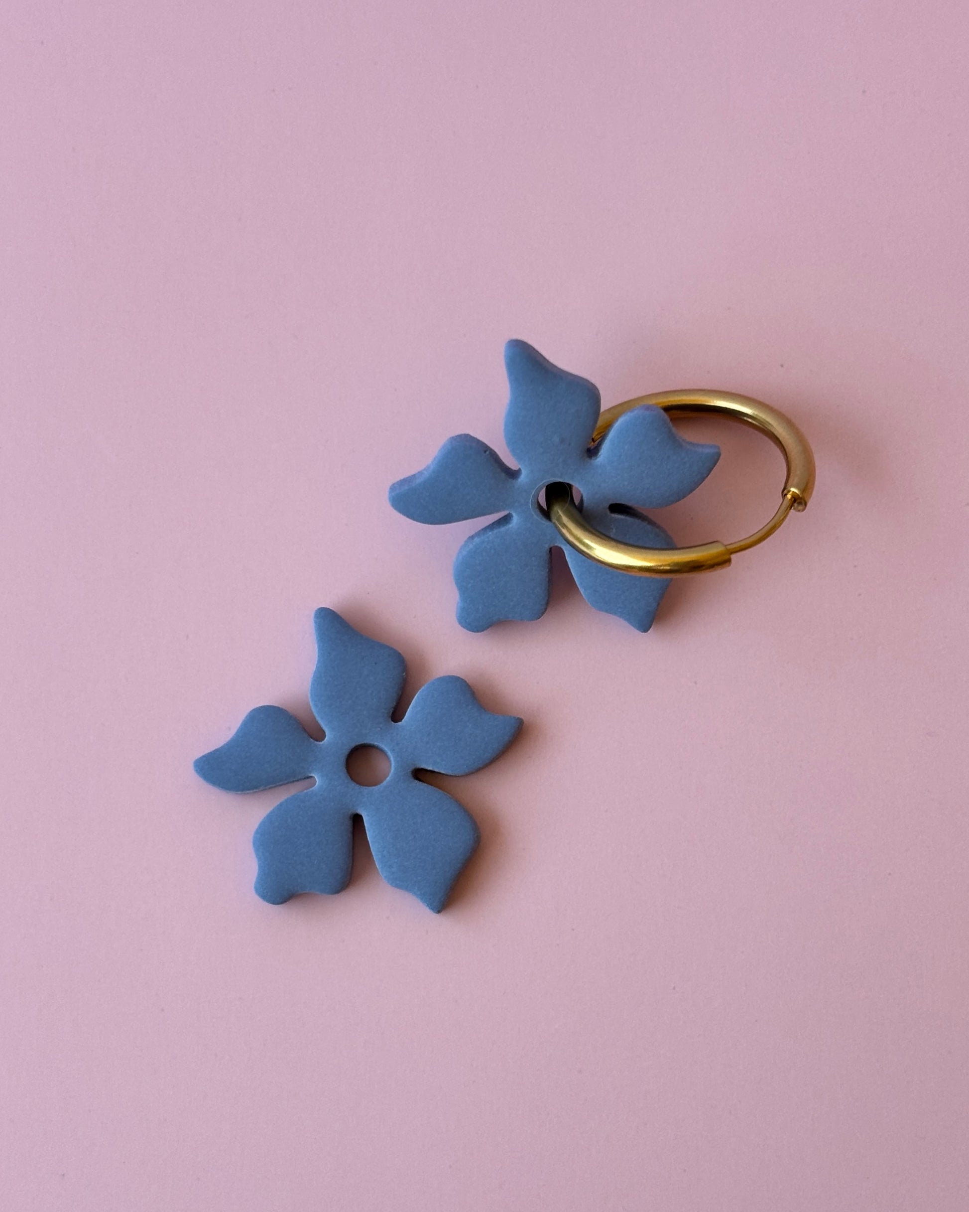 Charms flor 3 azul
