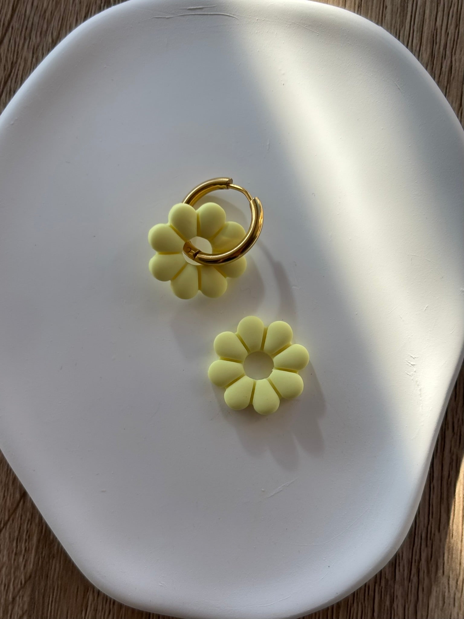 Charms Flor basic Amarillo