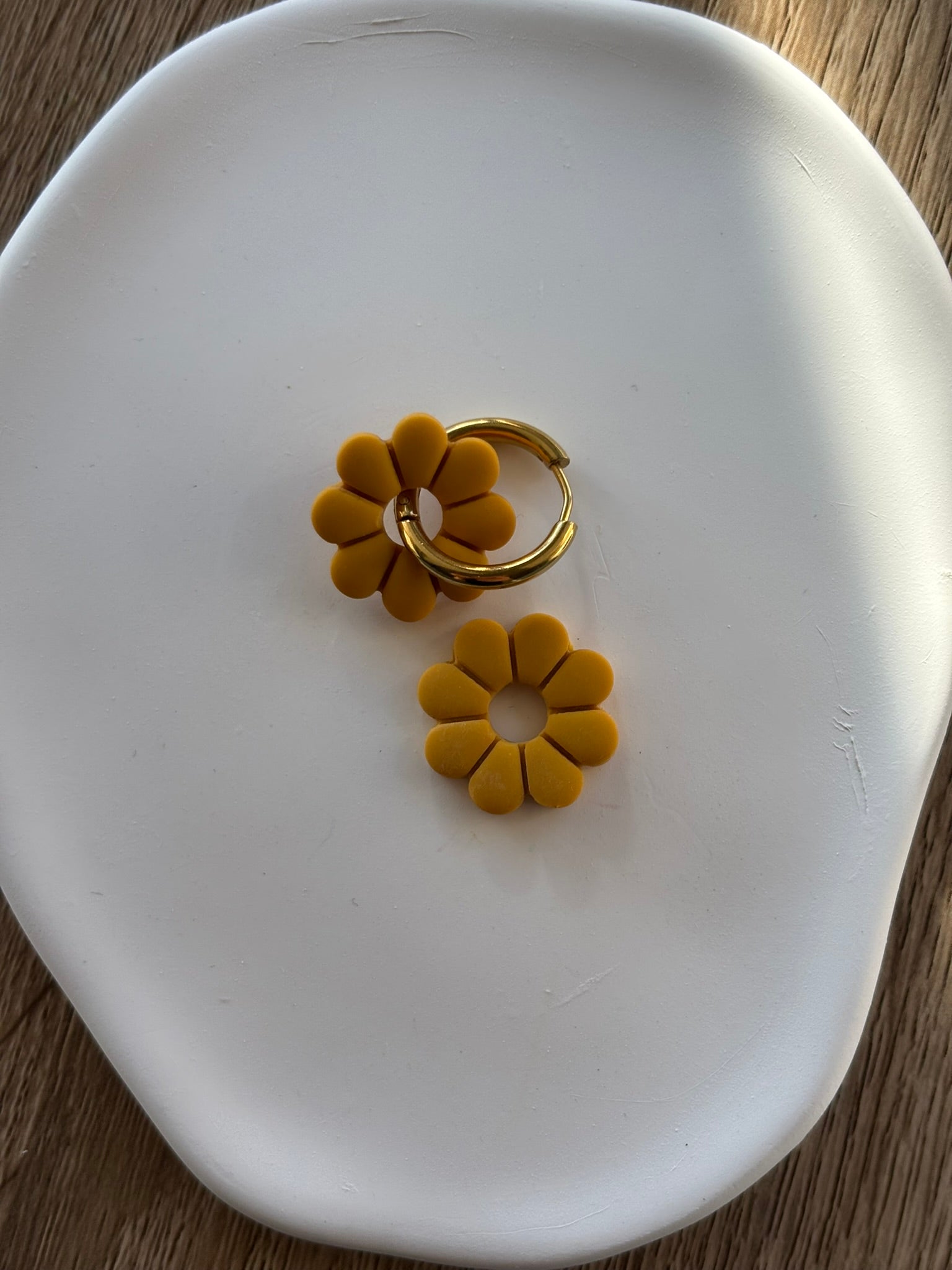 Charms Flor basic Mostaza