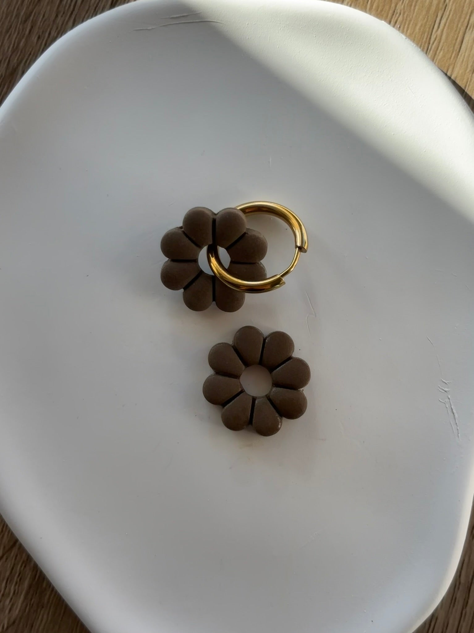 Charms Flor basic Marrón