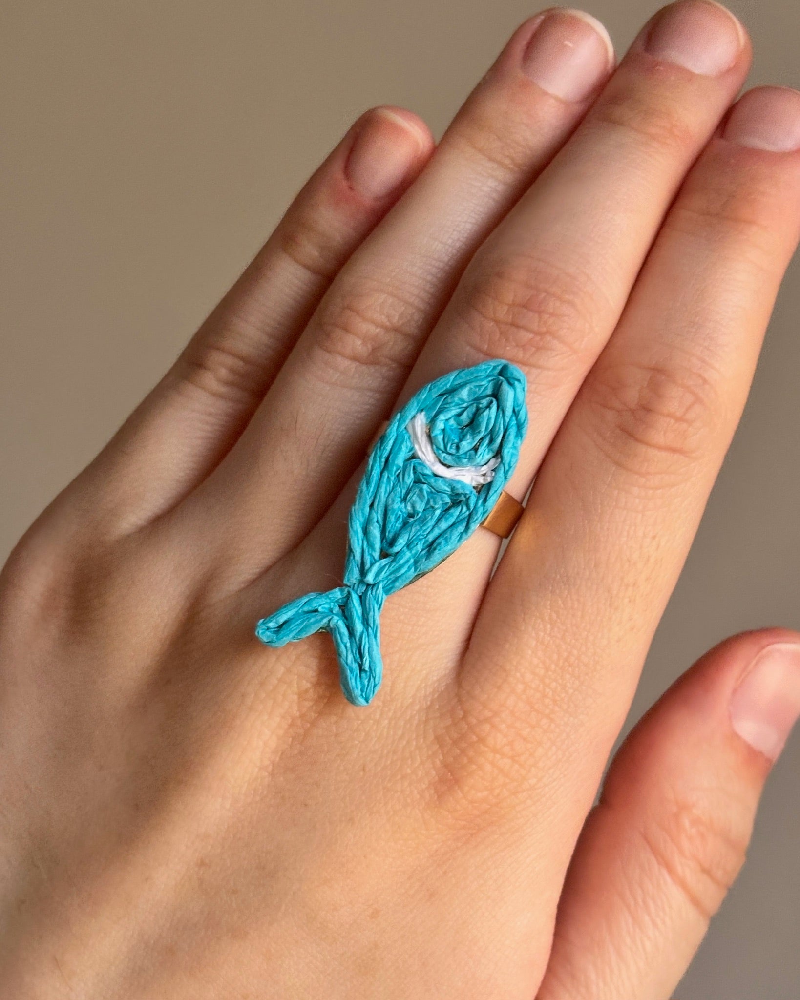 Anillo Pez rafia
