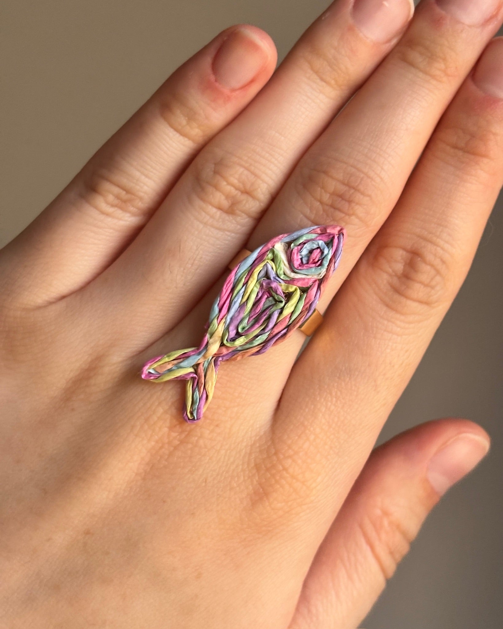 Anillo Pez rafia