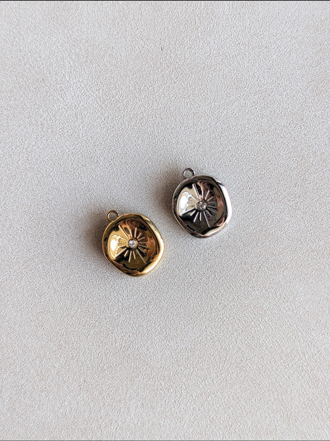 Charm Chapa estrella polar