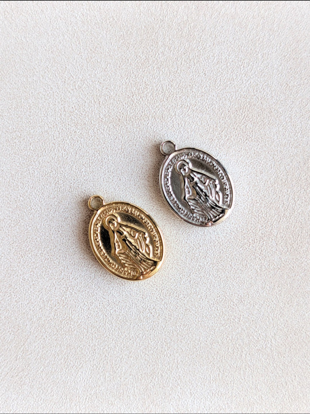 Charm Virgen